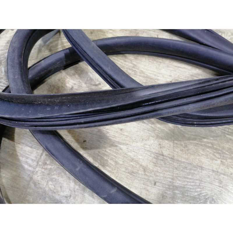 Уплотнитель проема двери (кузов и элементы) Dodge Durango WD 2015 5.7 HEMi 55399174AE