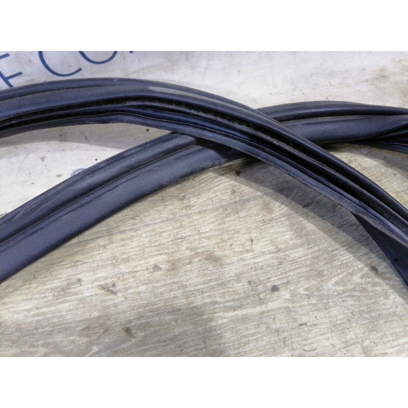 Уплотнитель проема багажника (кузов и элементы) Dodge Durango WD 2015 5.7 HEMi 55399175AE