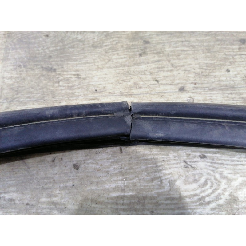 Уплотнитель проема багажника (кузов и элементы) Dodge Durango WD 2015 5.7 HEMi 55399175AE