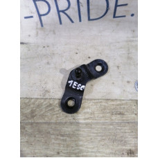 Крепление амортизатора багажника