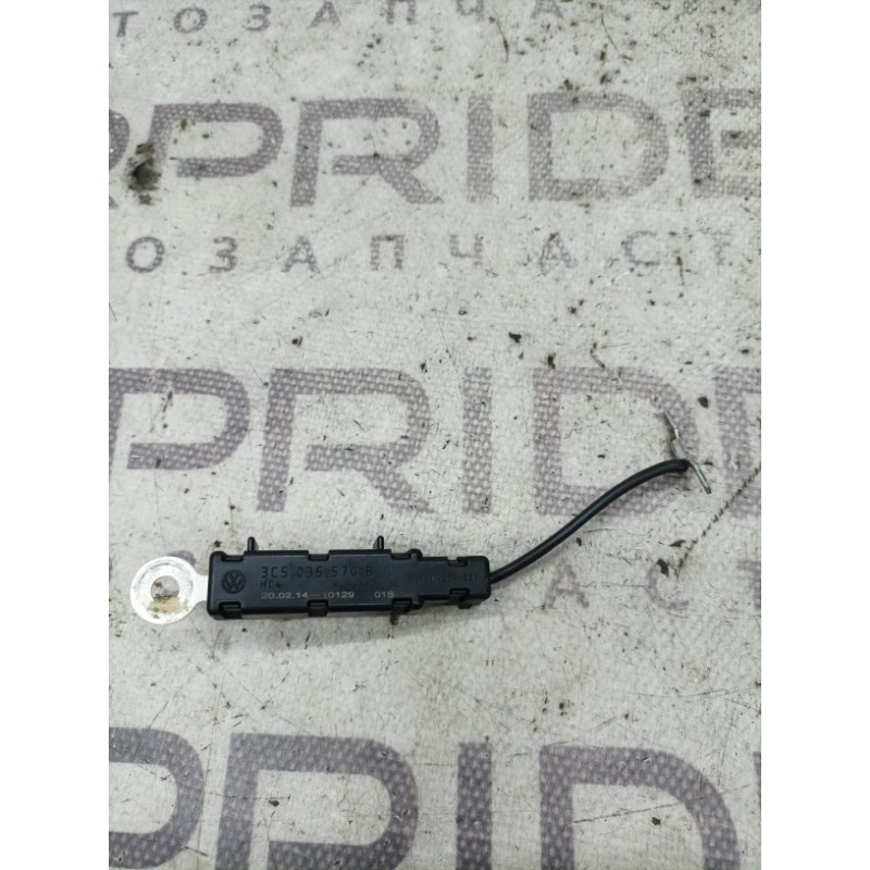 Усилитель антенны (электрика) Volkswagen Passat B7 2014 1.8 3c5035570b