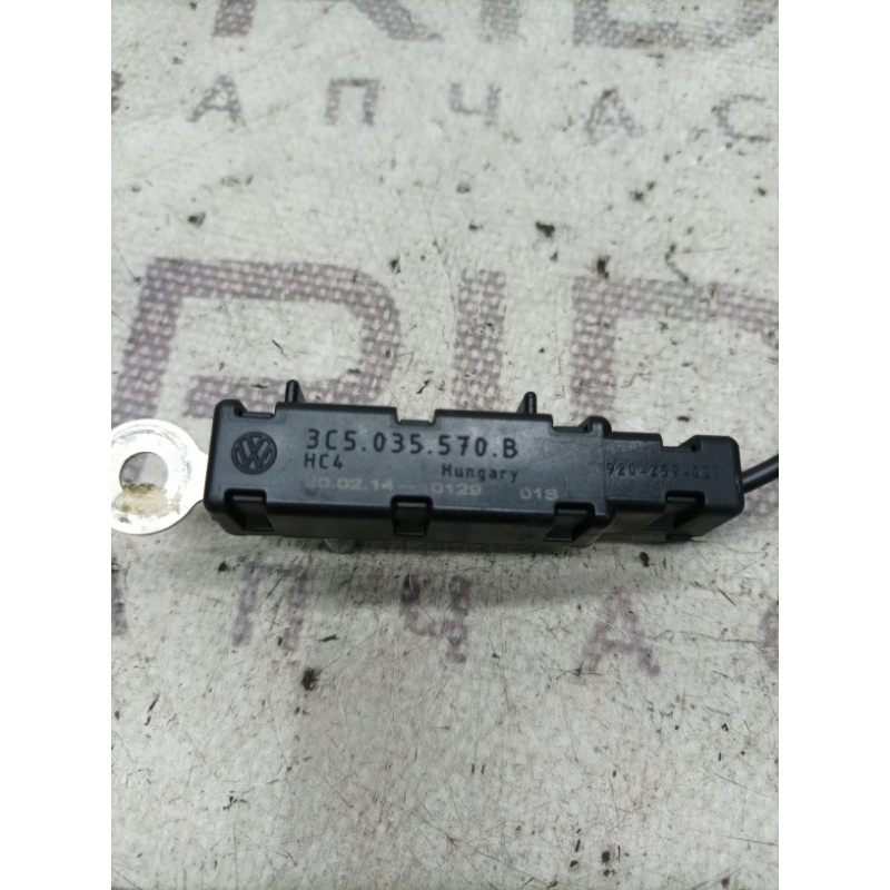 Усилитель антенны (электрика) Volkswagen Passat B7 2014 1.8 3c5035570b