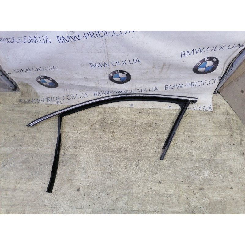 Уплотнитель стекла двери (кузов и элементы) Volkswagen Passat B7 2014 1.8 561837431a