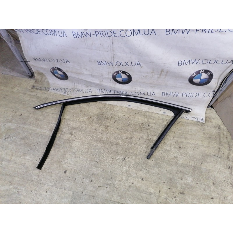 Уплотнитель стекла двери (кузов и элементы) Volkswagen Passat B7 2014 1.8 561837431a