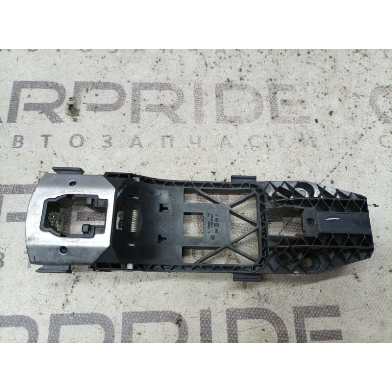 Кронштейн ручки двери (кузов и элементы) Volkswagen Passat B7 2014 1.8 5N0837885H