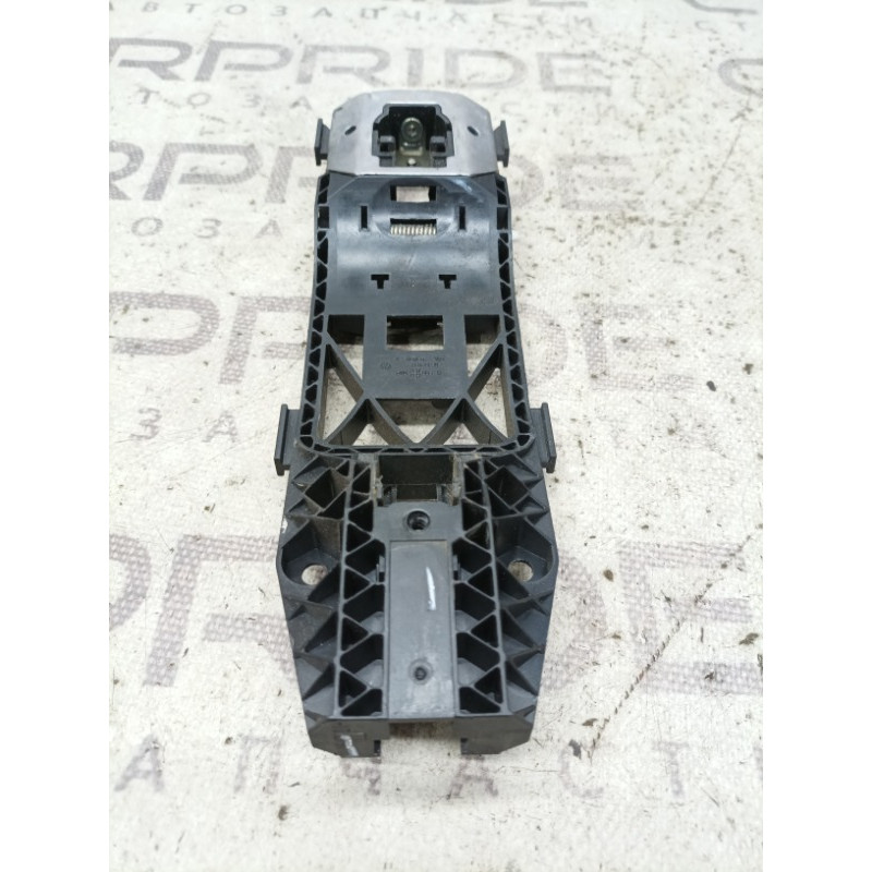 Кронштейн ручки двери (кузов и элементы) Volkswagen Passat B7 2014 1.8 5N0837885H