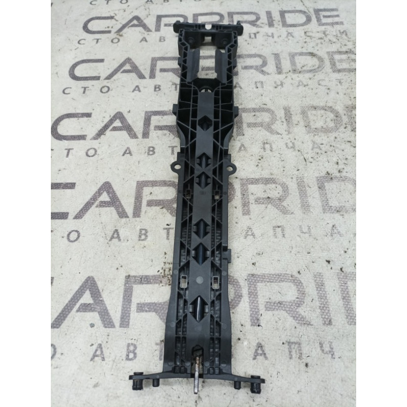 Кронштейн сидения (салон) Cadillac Xt5 1 2016 3.6