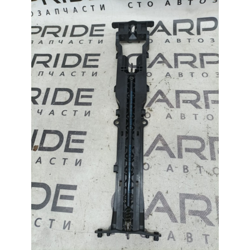 Кронштейн сидения (салон) Cadillac Xt5 1 2016 3.6