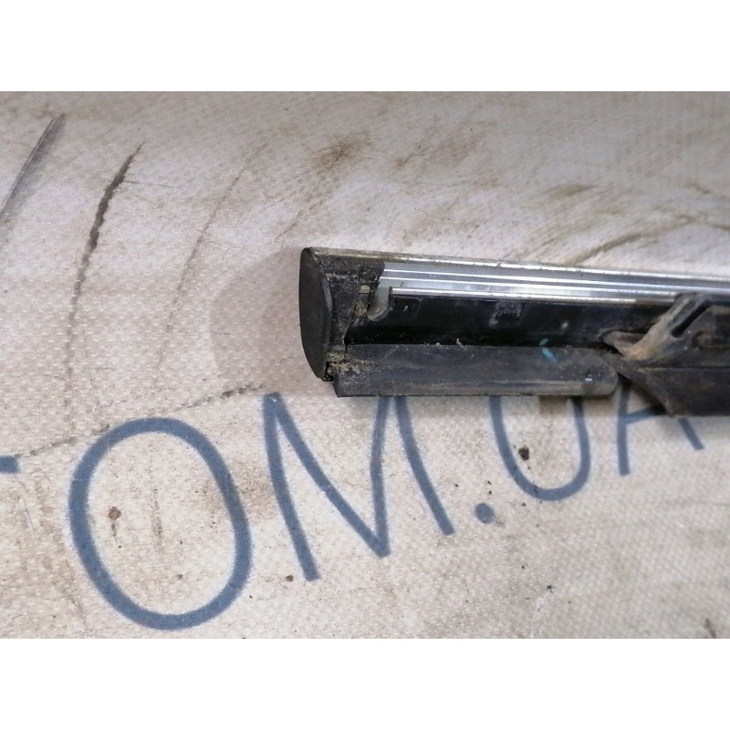 Молдинг стекла (кузов и элементы) Mercedes-Benz C-class W203 2007 3.0 A2036903780