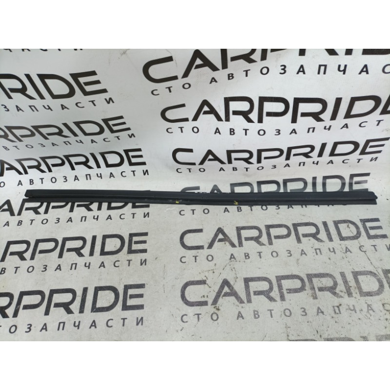 Молдинг стекла внутренний (наружные элементы кузова) KIA Sorento UM 2013 2.4 832412P000