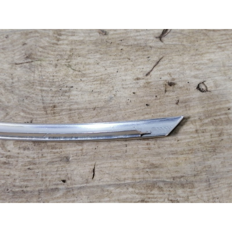 Молдинг стекла (кузов и элементы) Volkswagen Passat B7 2014 1.8 561839643a