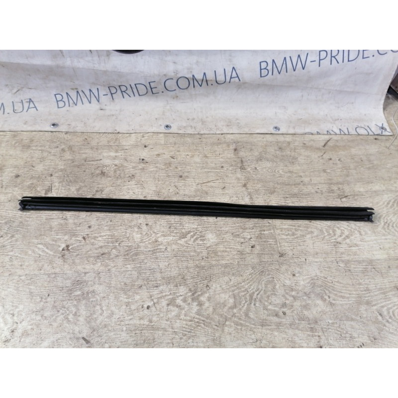 Уплотнитель стекла двери (кузов и элементы) Volkswagen Passat B7 2014 1.8