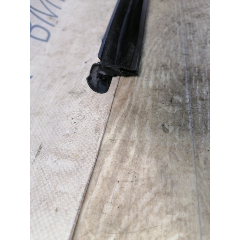 Уплотнитель стекла двери (кузов и элементы) Volkswagen Passat B7 2014 1.8