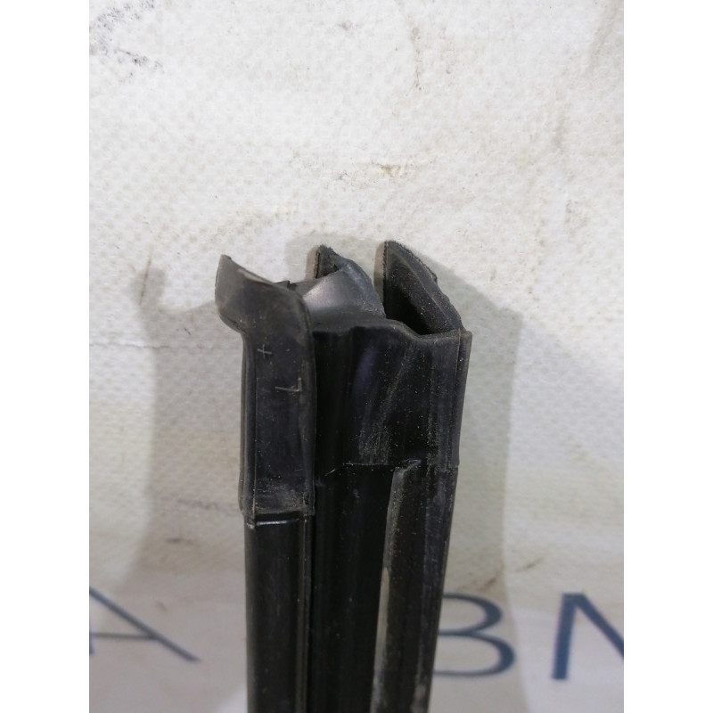 Уплотнитель стекла двери (кузов и элементы) Volkswagen Passat B7 2014 1.8