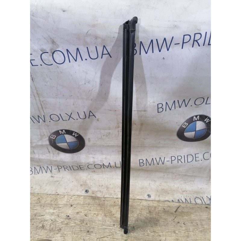 Уплотнитель стекла двери (кузов и элементы) Volkswagen Passat B7 2014 1.8