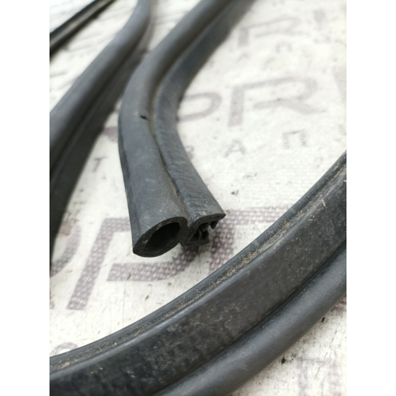 Уплотнитель капота (кузов и элементы) Mini Cooper R53 S R53 2006 1.6 51717058137