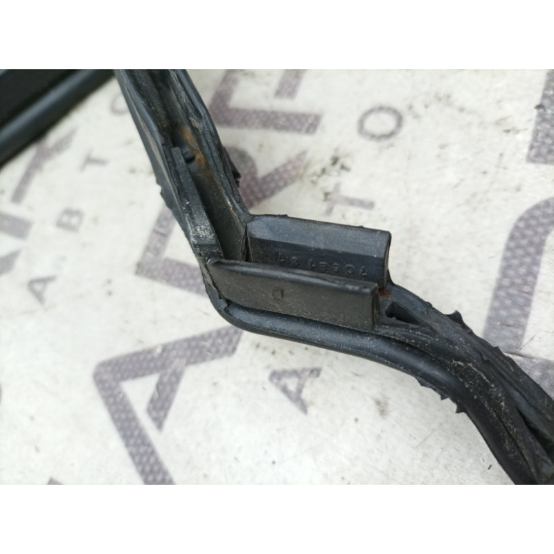 Уплотнитель капота (кузов и элементы) Mini Cooper R53 S R53 2006 1.6 51717058137