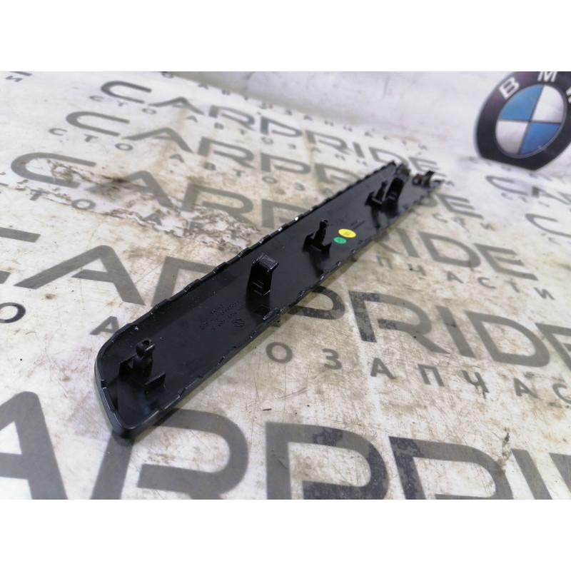 Декоративная накладка карты двери (салон) Volkswagen Passat B7 561867409b