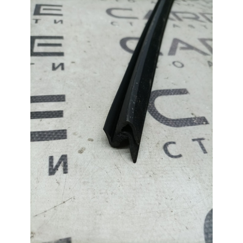 Молдинг стекла внутренний (наружные элементы кузова) KIA Sorento UM 2013 2.4 832312P000