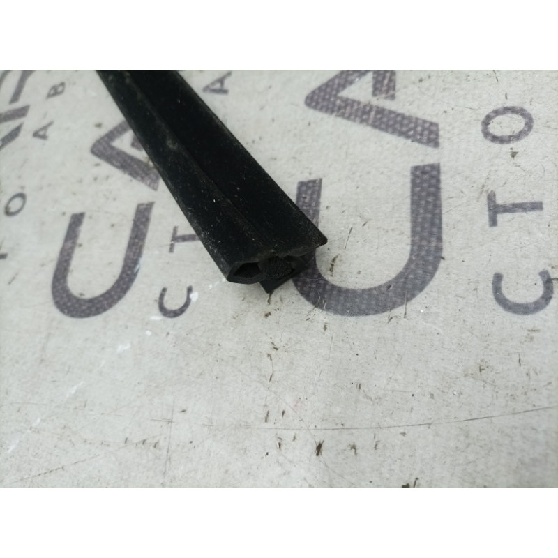 Молдинг стекла внутренний (наружные элементы кузова) KIA Sorento UM 2013 2.4 832312P000