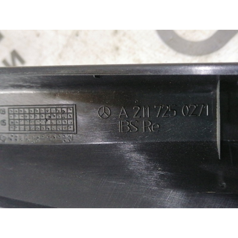 Внутрішня накладка двері (салон) Mercedes-Benz E-class W211 2008 3.5 a2117250271