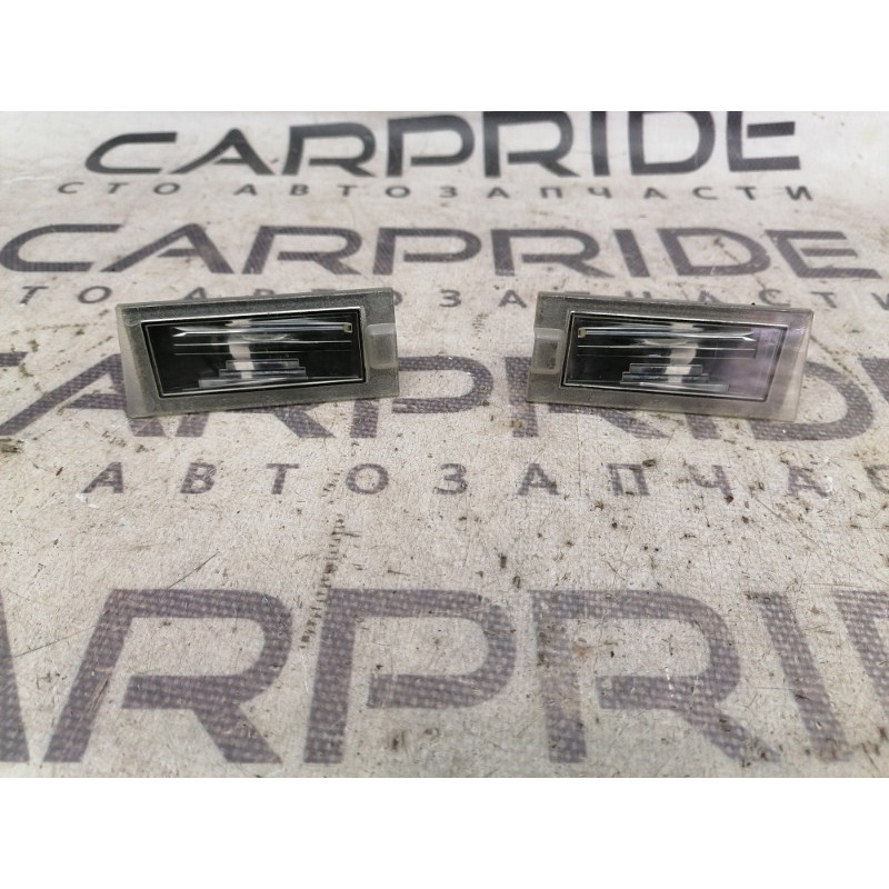 Плафон подсветки номера (оптика) Jeep Cherokee KL 2014 3.2 68223864AB