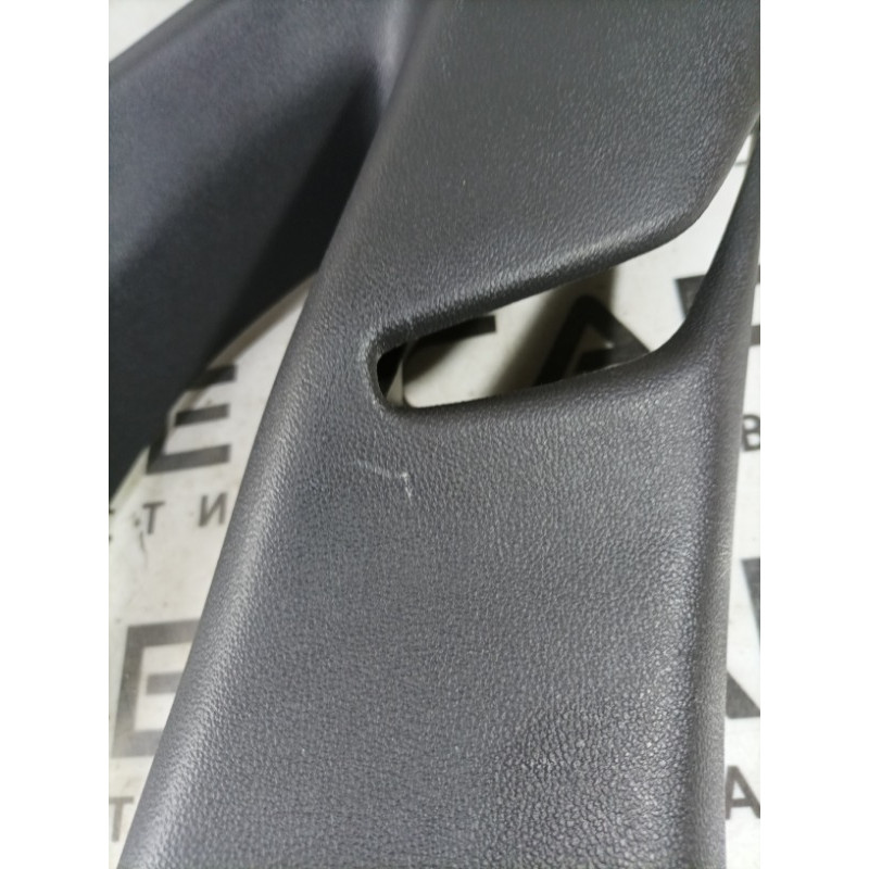 Обшивка стойки верхняя (салон) Cadillac Xt5 1 2016 3.6 84056984