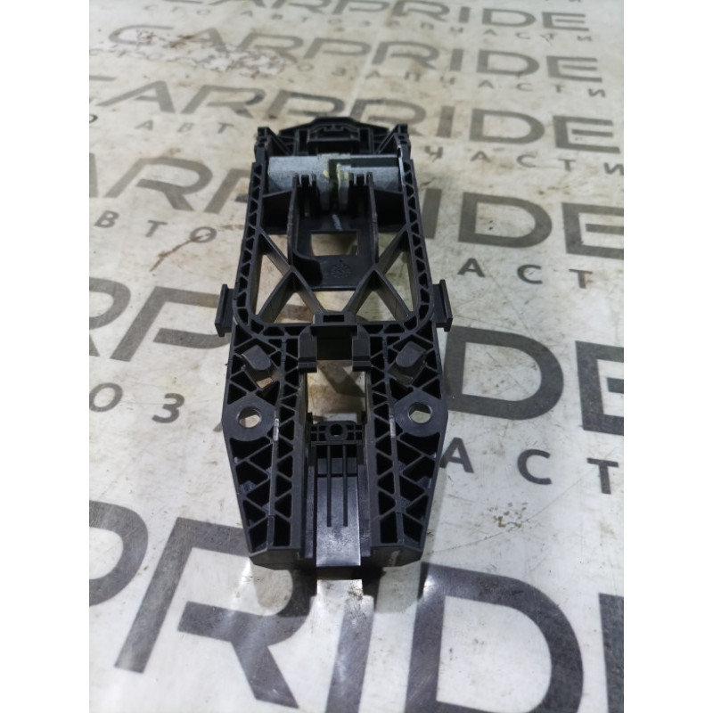 Кронштейн ручки двери (кузов и элементы) Volkswagen Passat B7 2014 1.8 5N0839885H