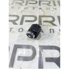 Кнопка открытия лючка топливного бака