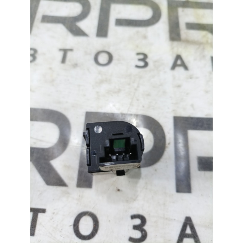 Кнопка открытия лючка топливного бака (электрика / кнопки) Jeep Cherokee Trailhawk 2014 2.4 68141862ab