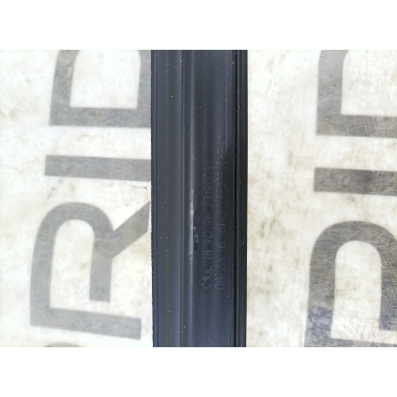 Молдинг стекла внутренний (наружные элементы кузова) Cadillac Xt5 1 2016 3.6 23198091