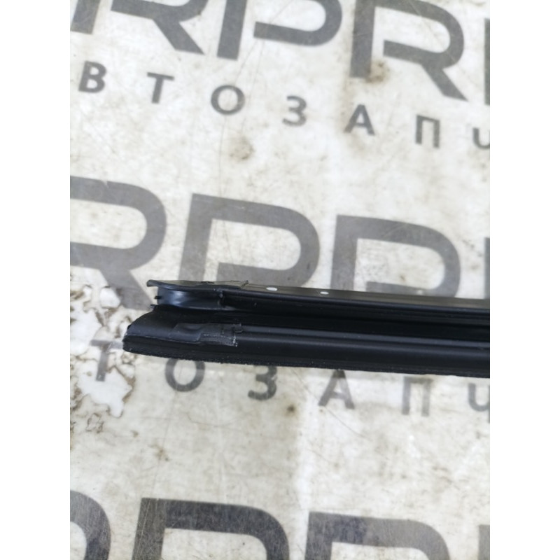 Молдинг стекла внутренний (наружные элементы кузова) Cadillac Xt5 1 2016 3.6 23198091