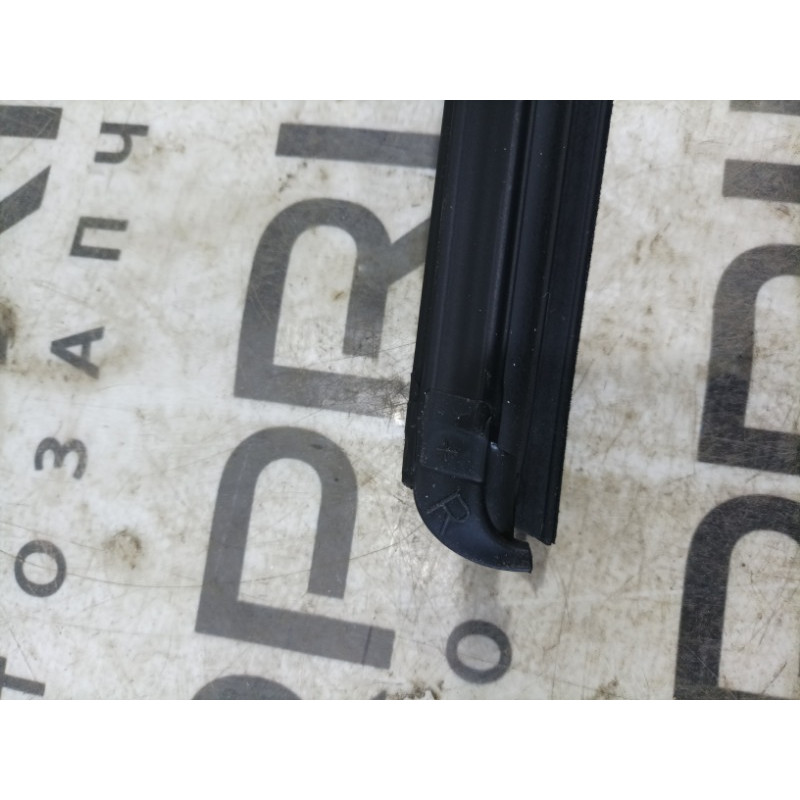 Молдинг стекла внутренний (наружные элементы кузова) Cadillac Xt5 1 2016 3.6 23198091