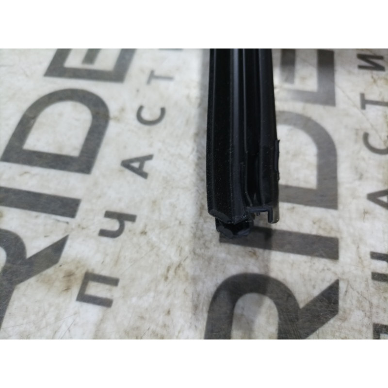 Молдинг стекла внутренний (наружные элементы кузова) Cadillac Xt5 1 2016 3.6 23198091