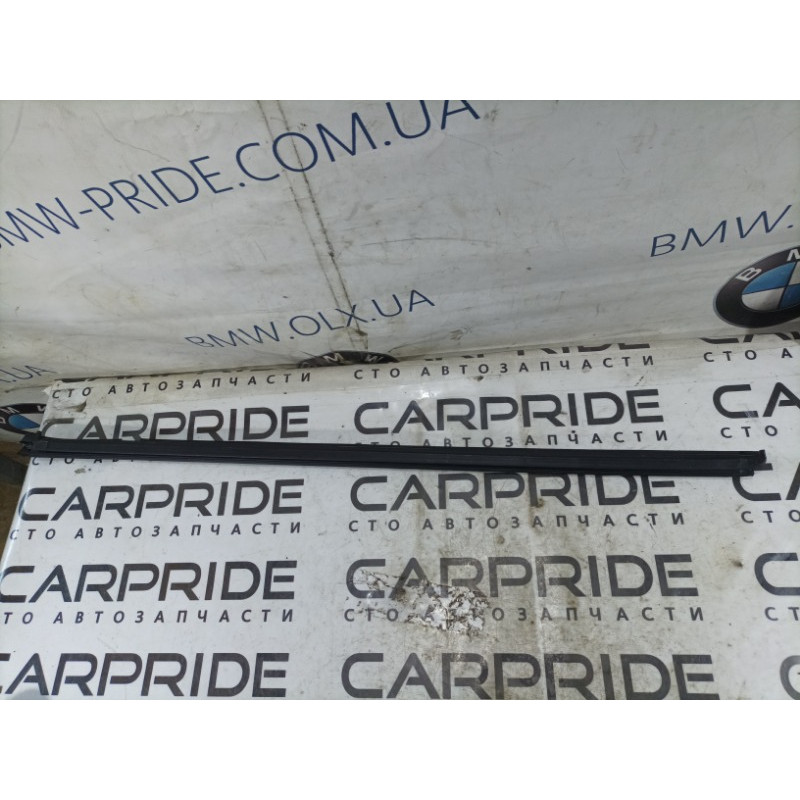 Молдинг стекла внутренний (наружные элементы кузова) Cadillac Xt5 1 2016 3.6 84032653