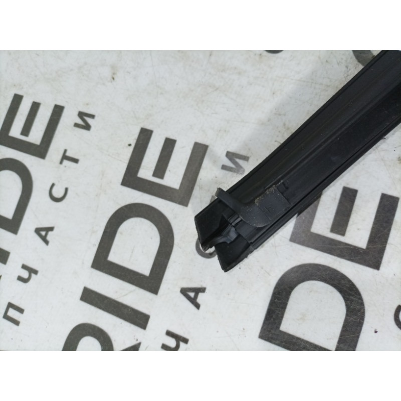 Молдинг стекла внутренний (наружные элементы кузова) Cadillac Xt5 1 2016 3.6 84032653