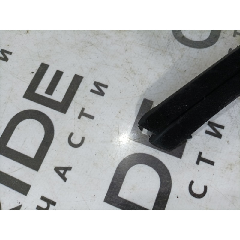 Молдинг стекла внутренний (наружные элементы кузова) Cadillac Xt5 1 2016 3.6 84032653