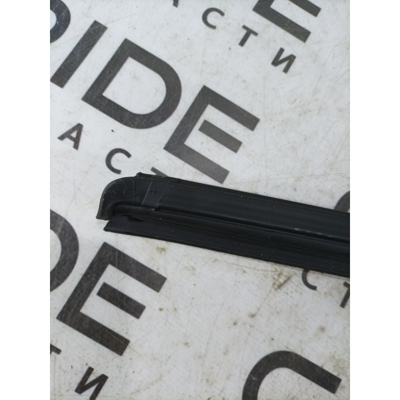 Молдинг стекла внутренний (наружные элементы кузова) Cadillac Xt5 1 2016 3.6 84032653