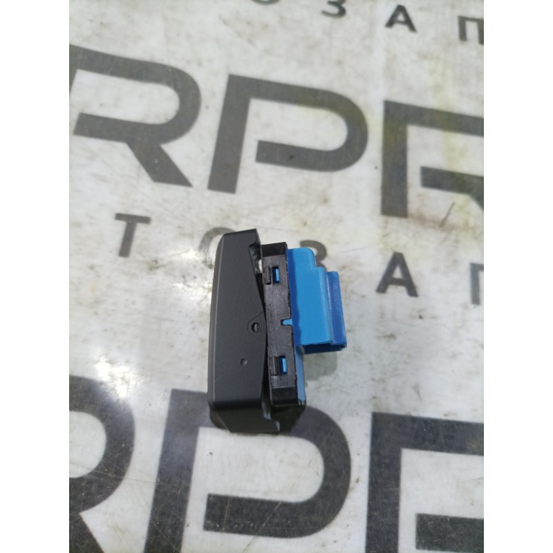 Кнопка блокировки центрального замка (электрика / кнопки) Volkswagen Passat B7 2014 1.8 561962135a