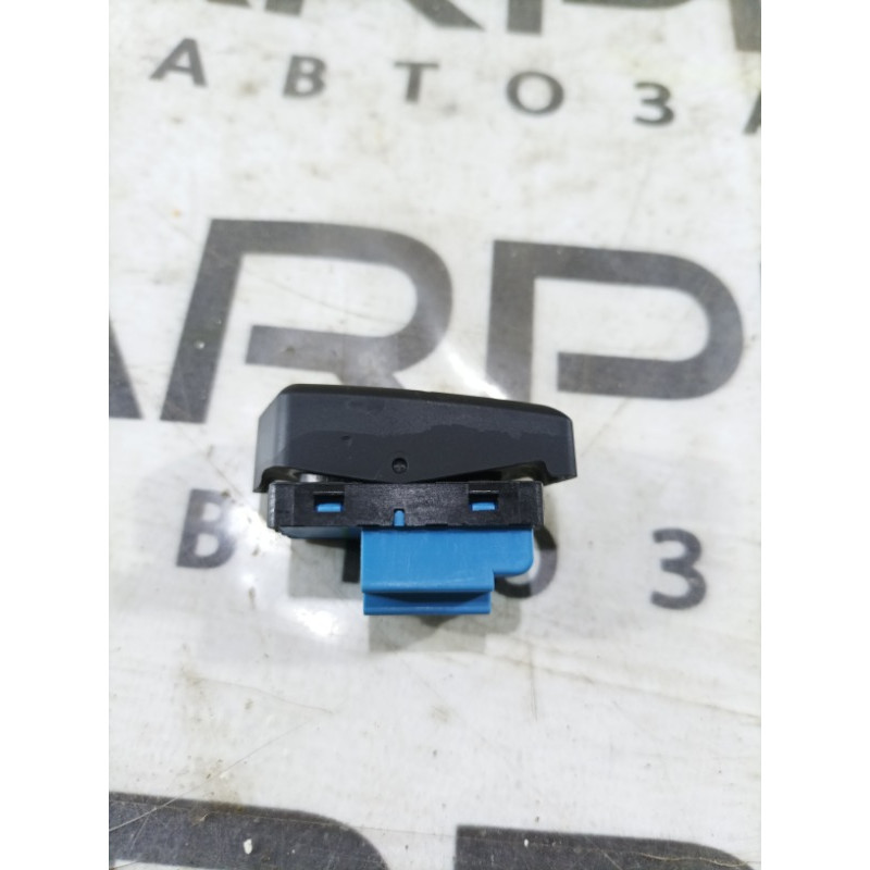 Кнопка блокировки центрального замка (электрика / кнопки) Volkswagen Passat B7 2014 1.8 561962135a