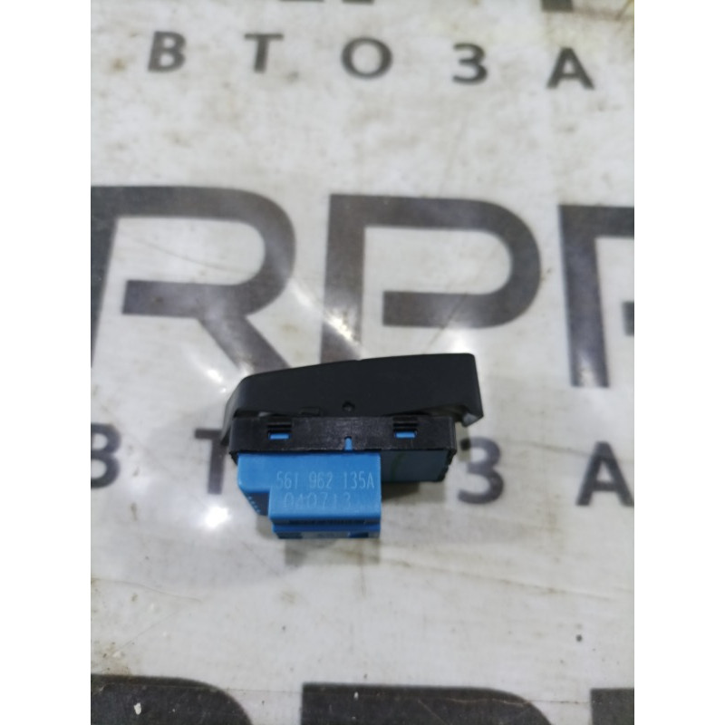 Кнопка блокировки центрального замка (электрика / кнопки) Volkswagen Passat B7 2014 1.8 561962135a