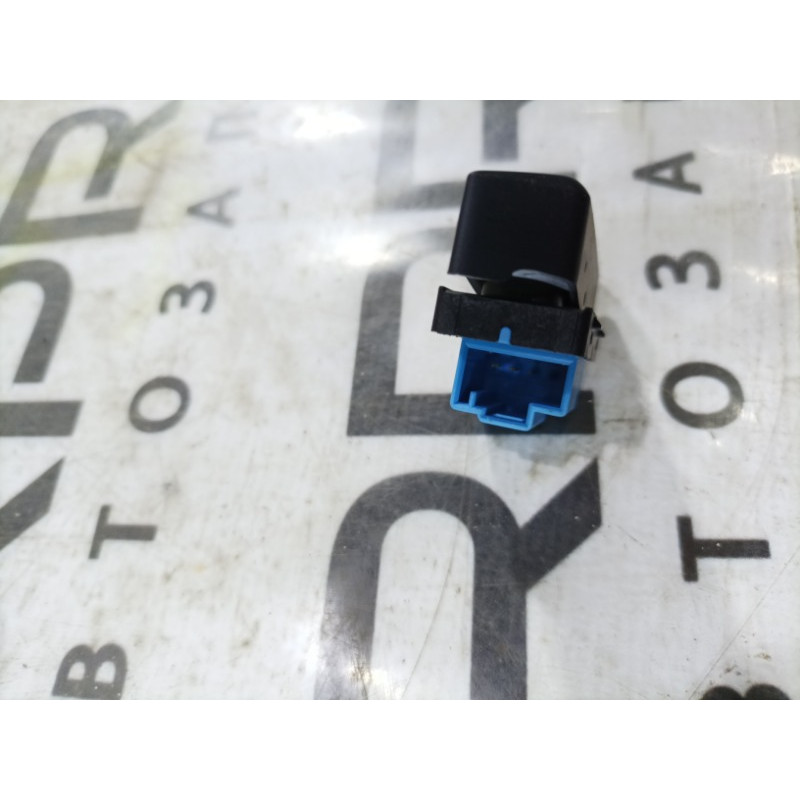 Кнопка блокировки центрального замка (электрика / кнопки) Volkswagen Passat B7 2014 1.8 561962135a