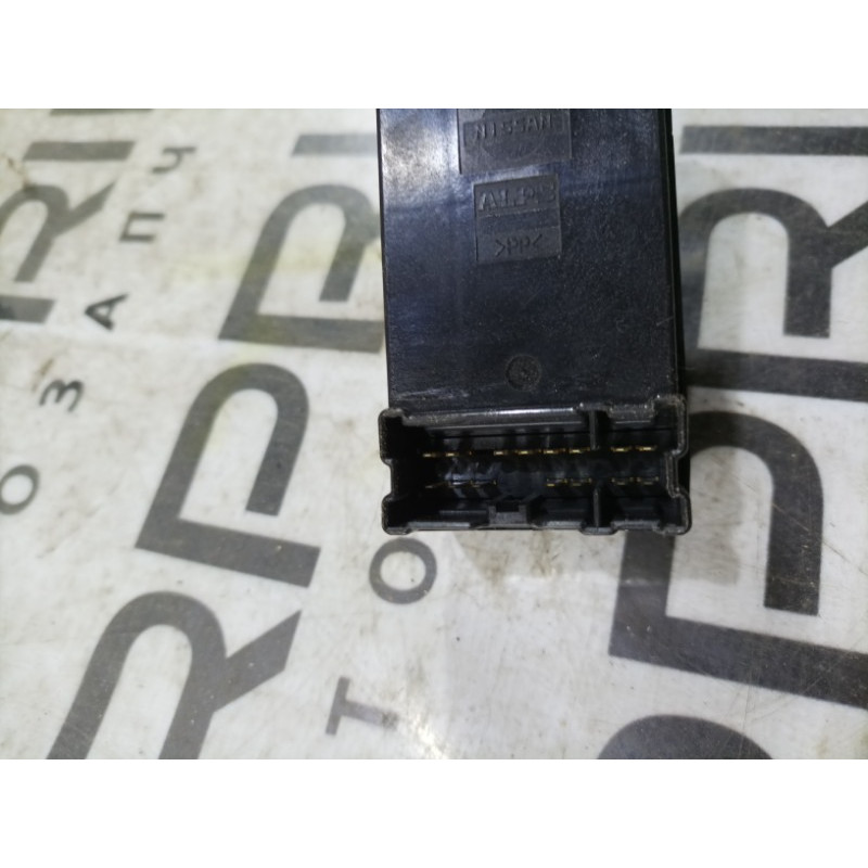 Кнопка стеклоподъемника (электрика / кнопки) Infiniti QX60 L50 2015 3.5 254213ja1a