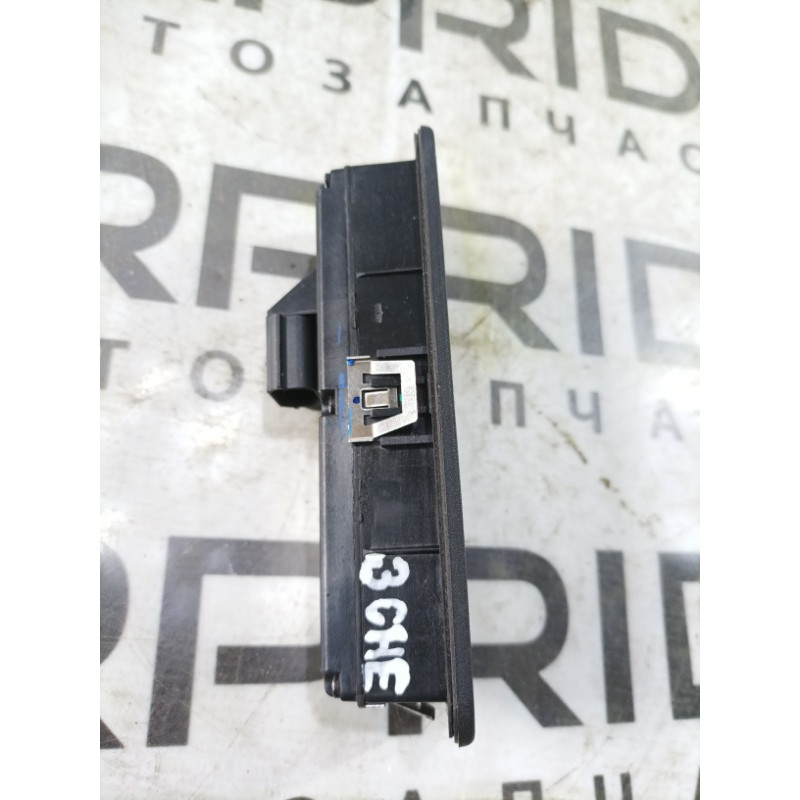 Кнопка открывания крышки багажника (электрика / кнопки) Jeep Cherokee Trailhawk 2014 2.4 68184314AA