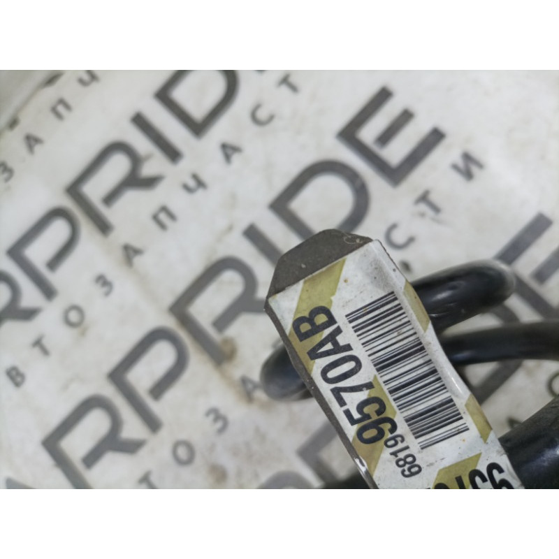 Пружина подвески (подвеска) Jeep Cherokee Trailhawk 2014 2.4 68199570ab