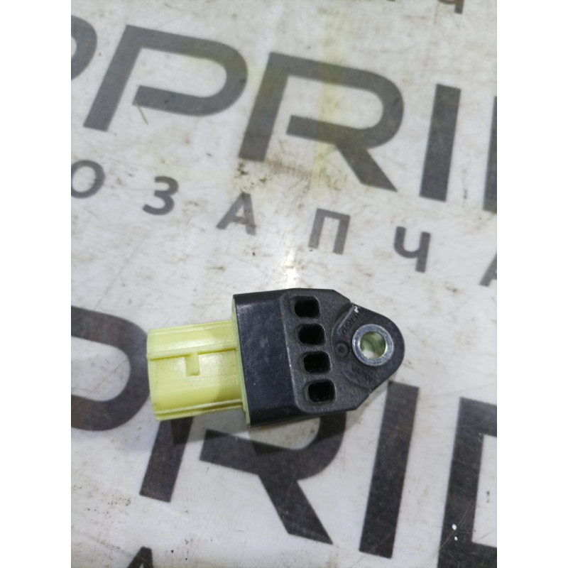 Датчик удара (электрика / датчики) Toyota Camry 40 8983106010