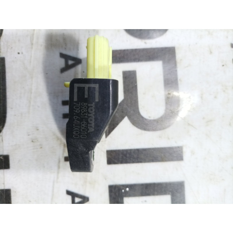 Датчик удара (электрика / датчики) Toyota Camry 40 8983106010