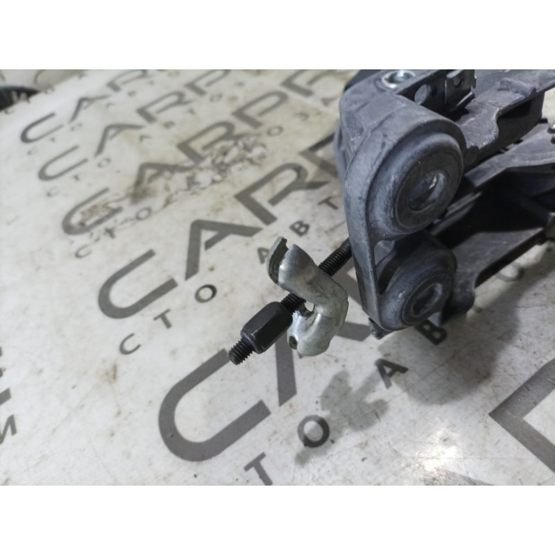 Ручка стояночного тормоза (тормозная система) Volkswagen Golf 1K 2.5 8j0711303a