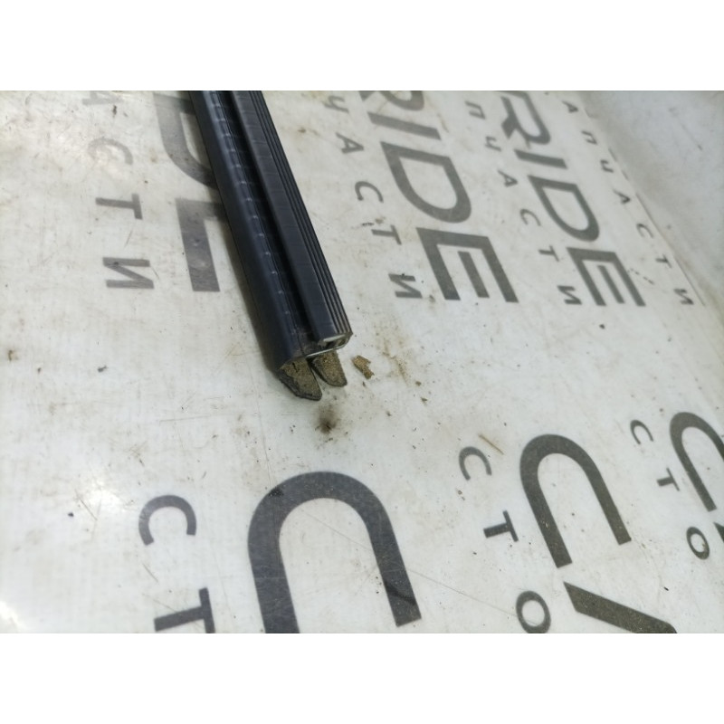 Молдинг стекла внутренний (наружные элементы кузова) Audi A4 B8 8k0839479c