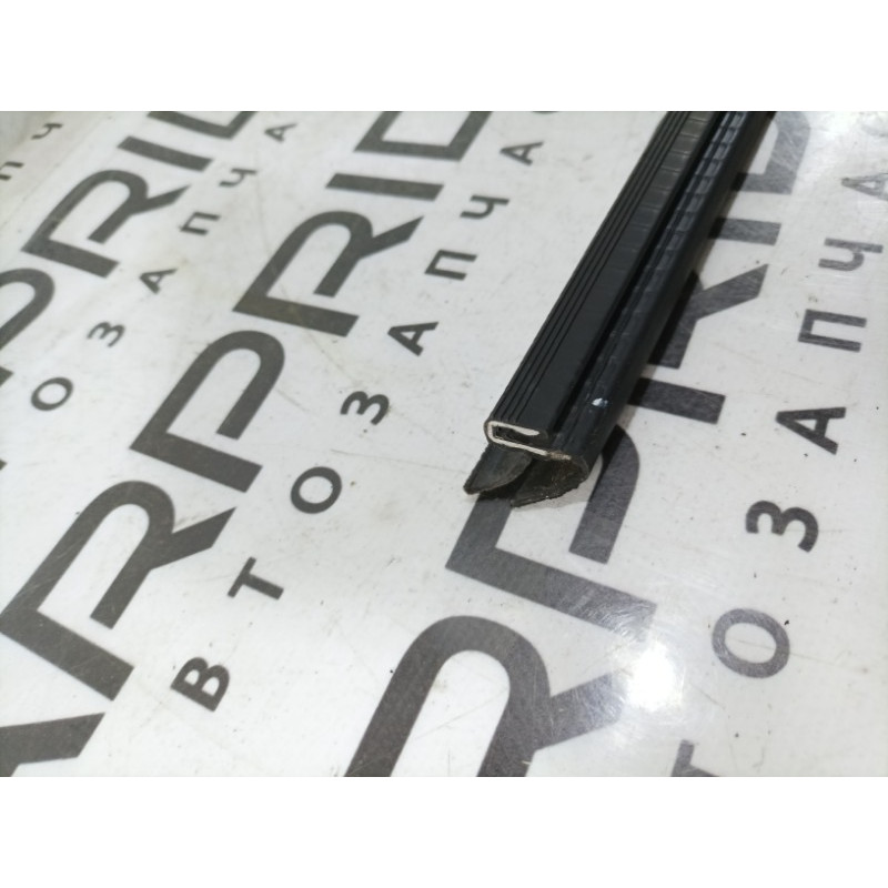 Молдинг стекла внутренний (наружные элементы кузова) Audi A4 B8 8k0839479c